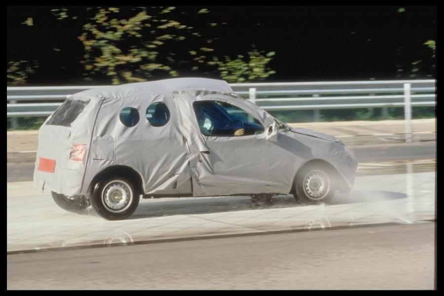  Renault Clio 1998 года  (фото 20 из 106)